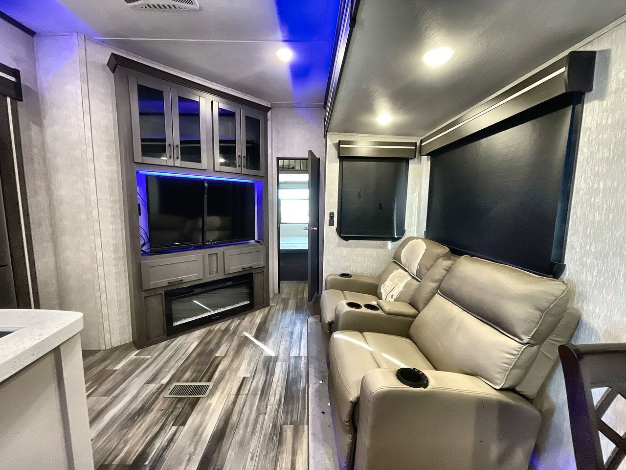 2022 CROSSROADS CRUISER 3851BL