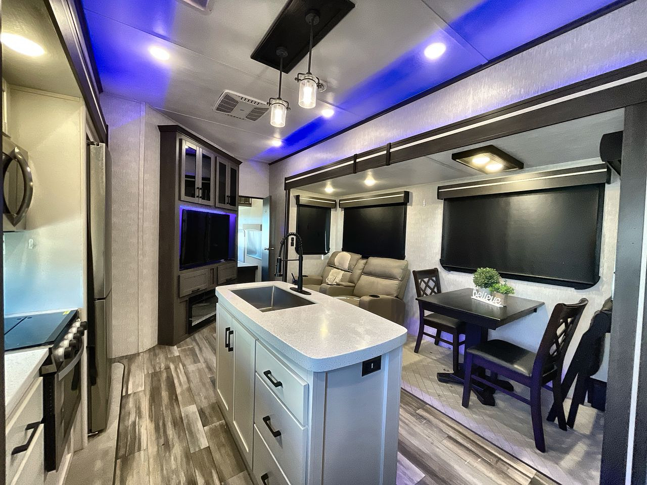 2022 CROSSROADS CRUISER 3851BL