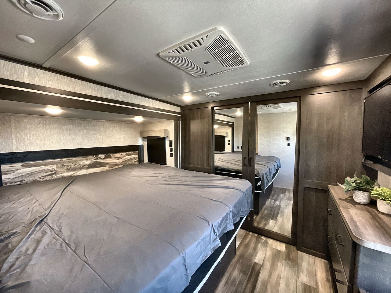 2022 CROSSROADS CRUISER 3851BL