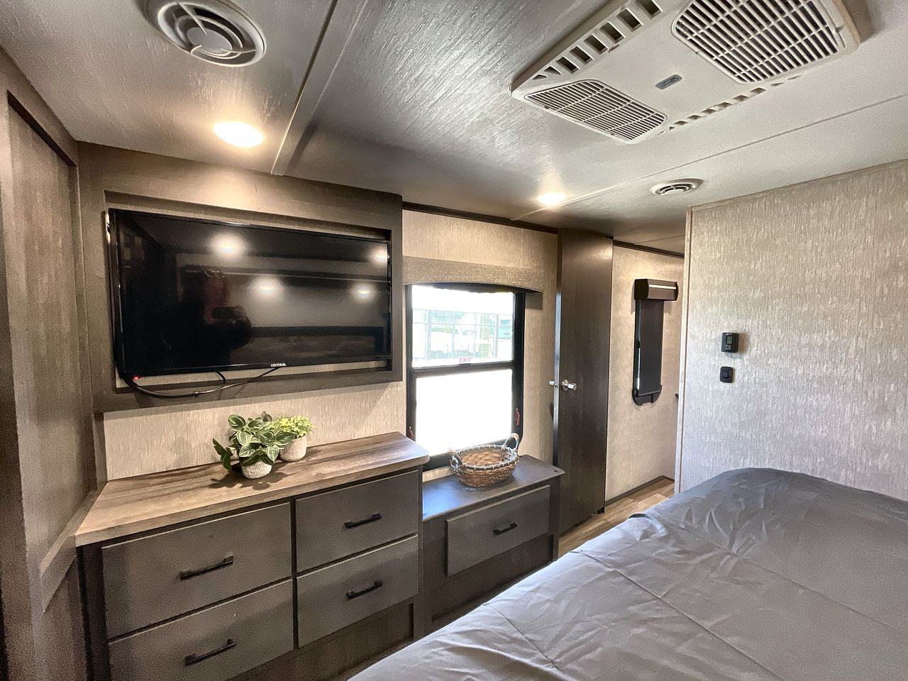 2022 CROSSROADS CRUISER 3851BL