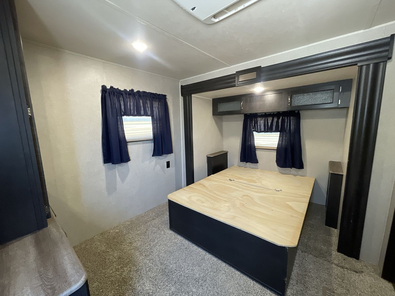 2018 FOREST RIVER PUMA 32FBIS