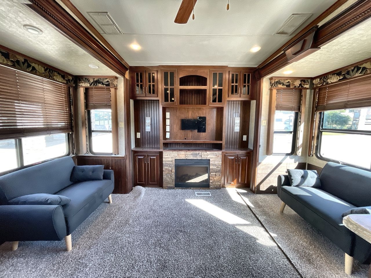 2015 KEYSTONE ALPINE 3535RE