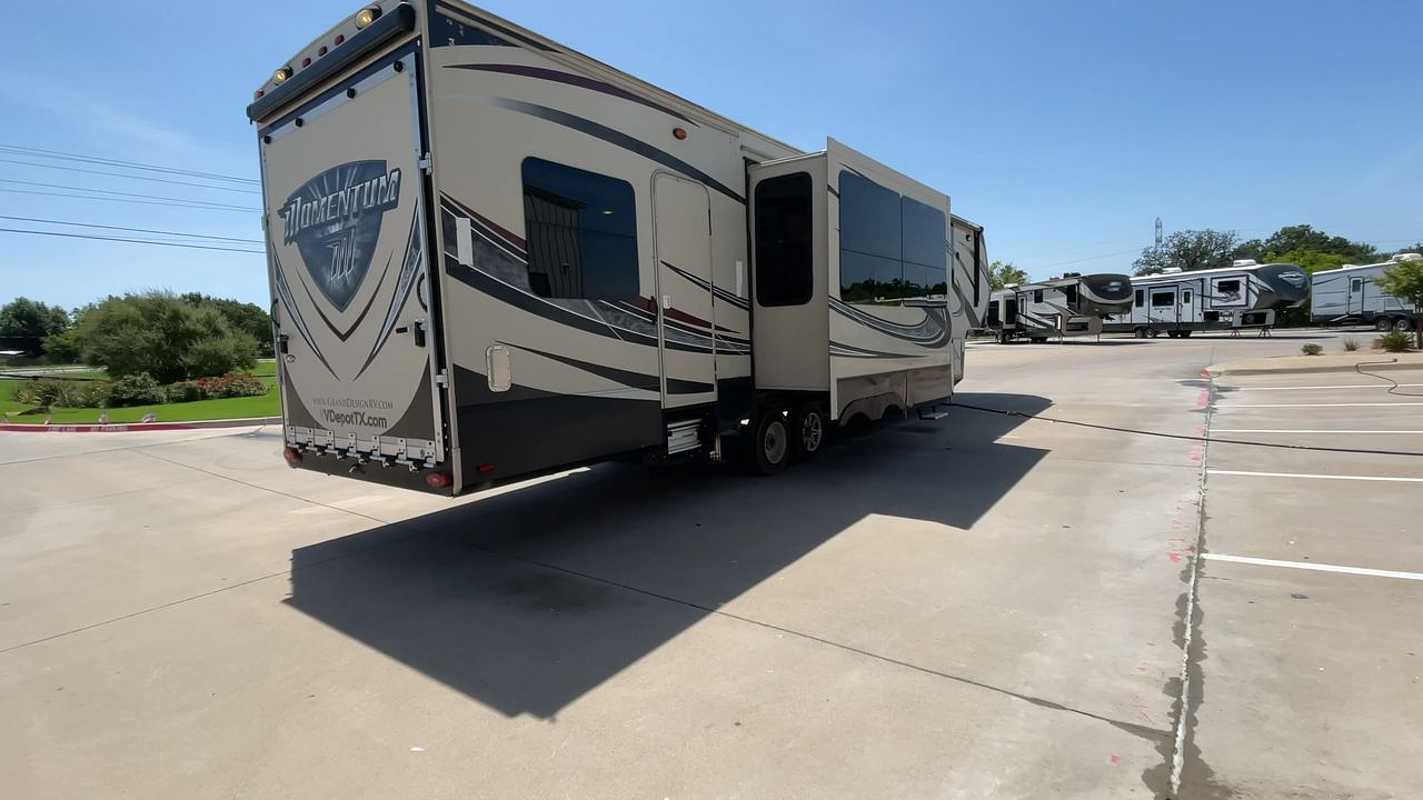 2015 GRAND DESIGN MOMENTUM 380TH