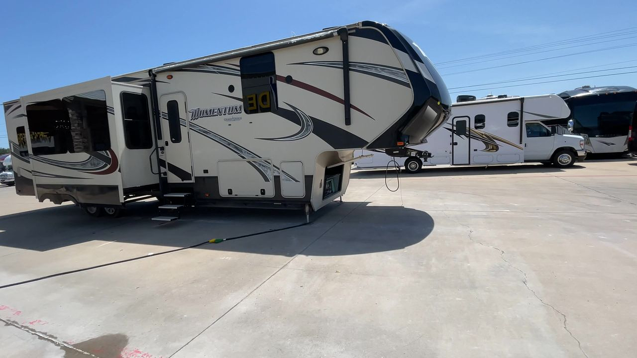 2015 GRAND DESIGN MOMENTUM 380TH