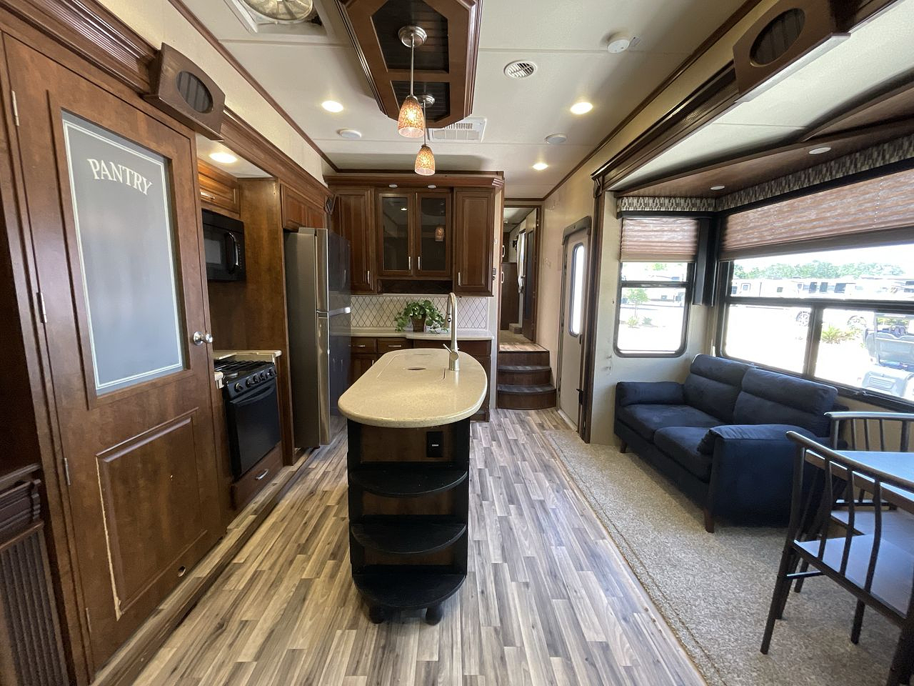 2015 GRAND DESIGN MOMENTUM 380TH