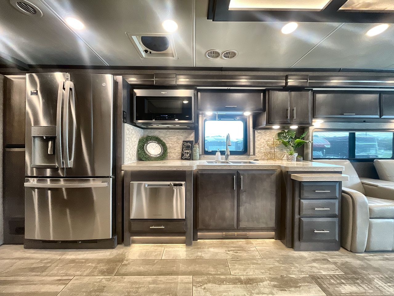 2022 THOR VENETIAN 42F
