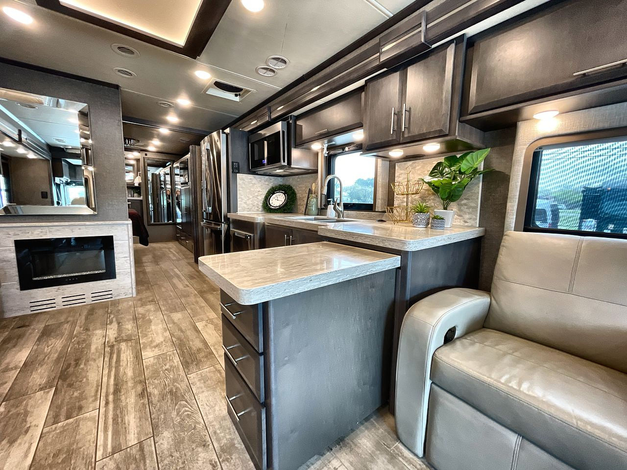 2022 THOR VENETIAN 42F