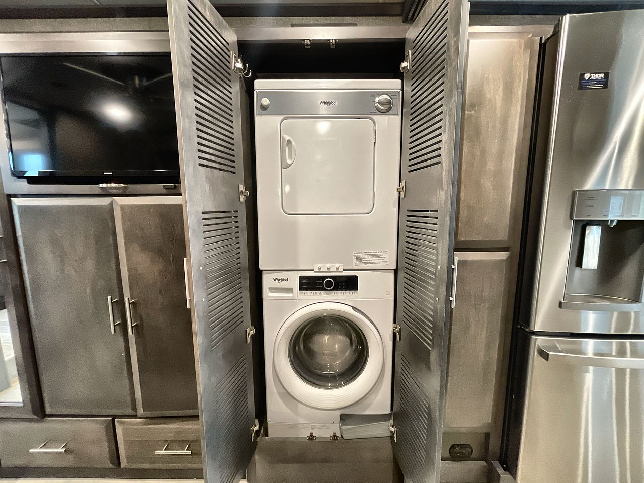 2022 THOR VENETIAN 42F