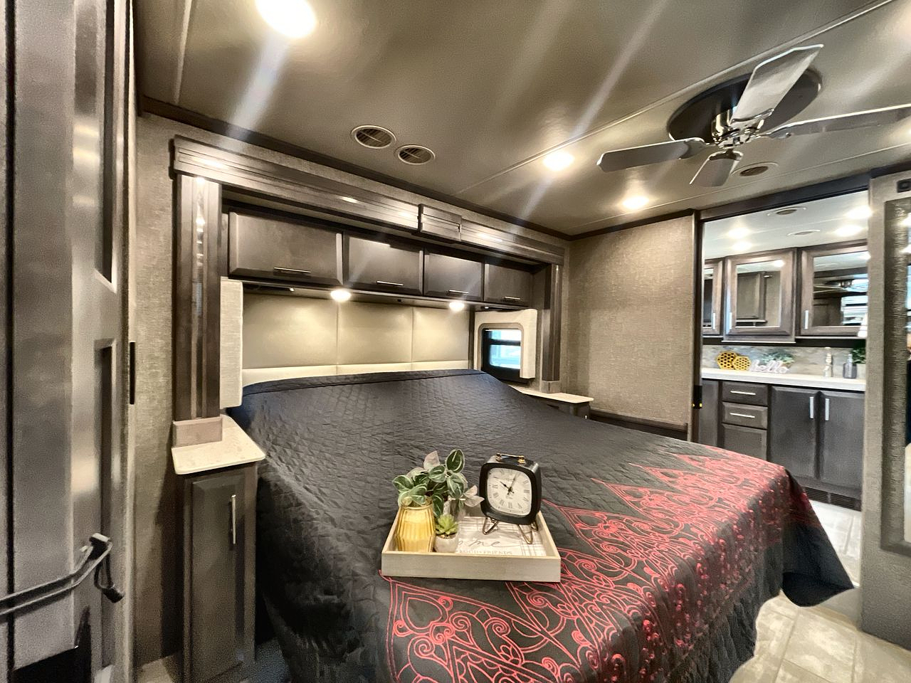 2022 THOR VENETIAN 42F