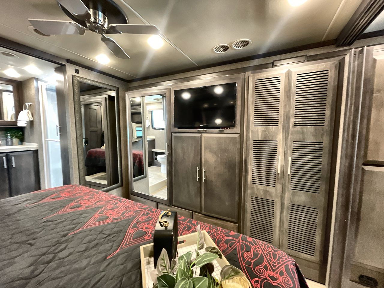 2022 THOR VENETIAN 42F