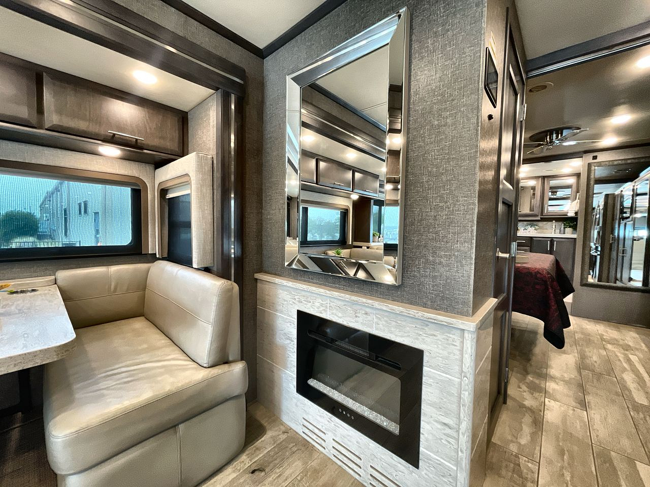 2022 THOR VENETIAN 42F