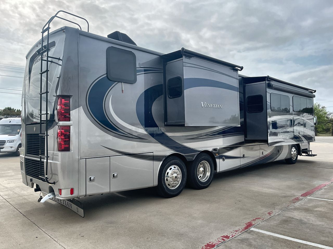 2022 THOR VENETIAN 42F