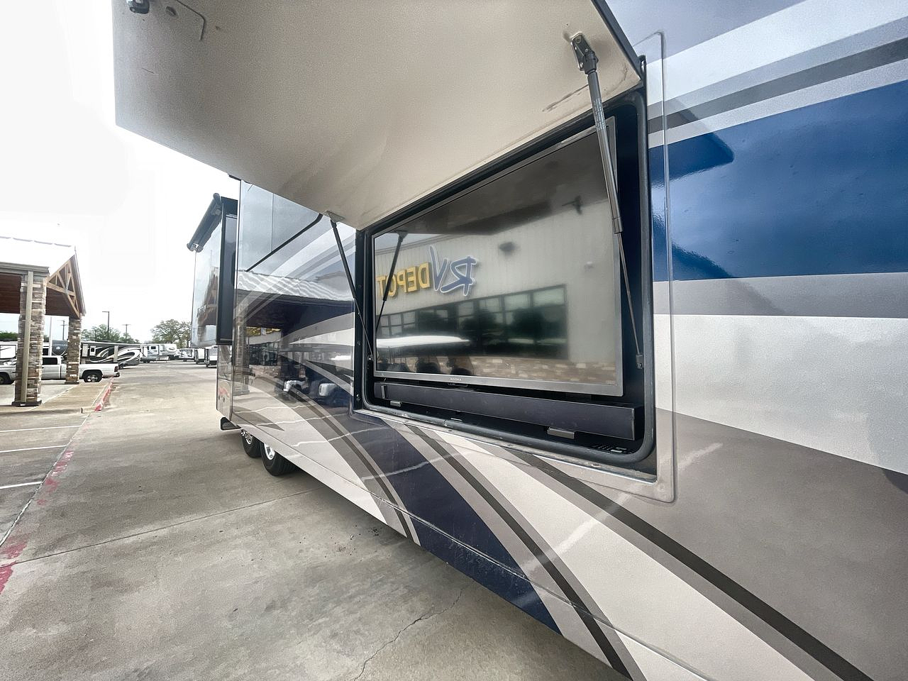 2022 THOR VENETIAN 42F
