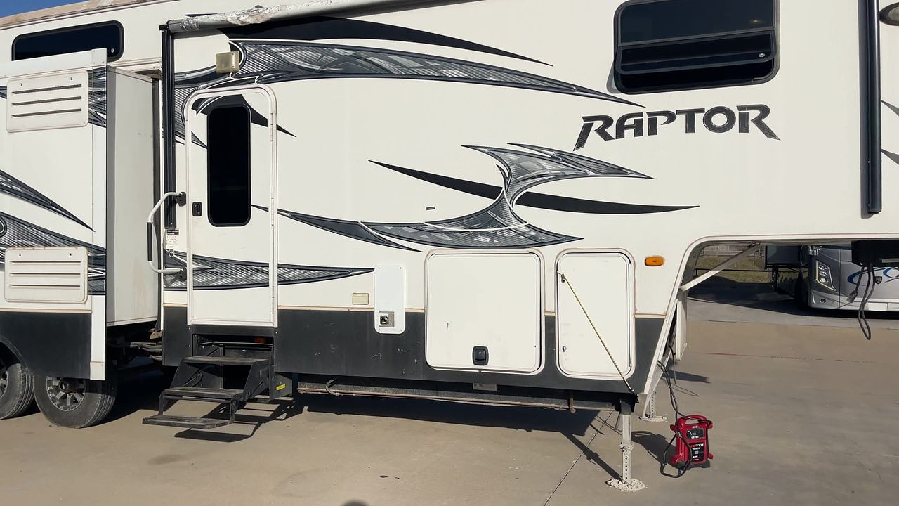 2013 KEYSTONE RAPTOR 310TS