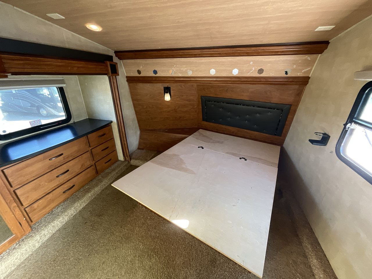 2013 KEYSTONE RAPTOR 310TS