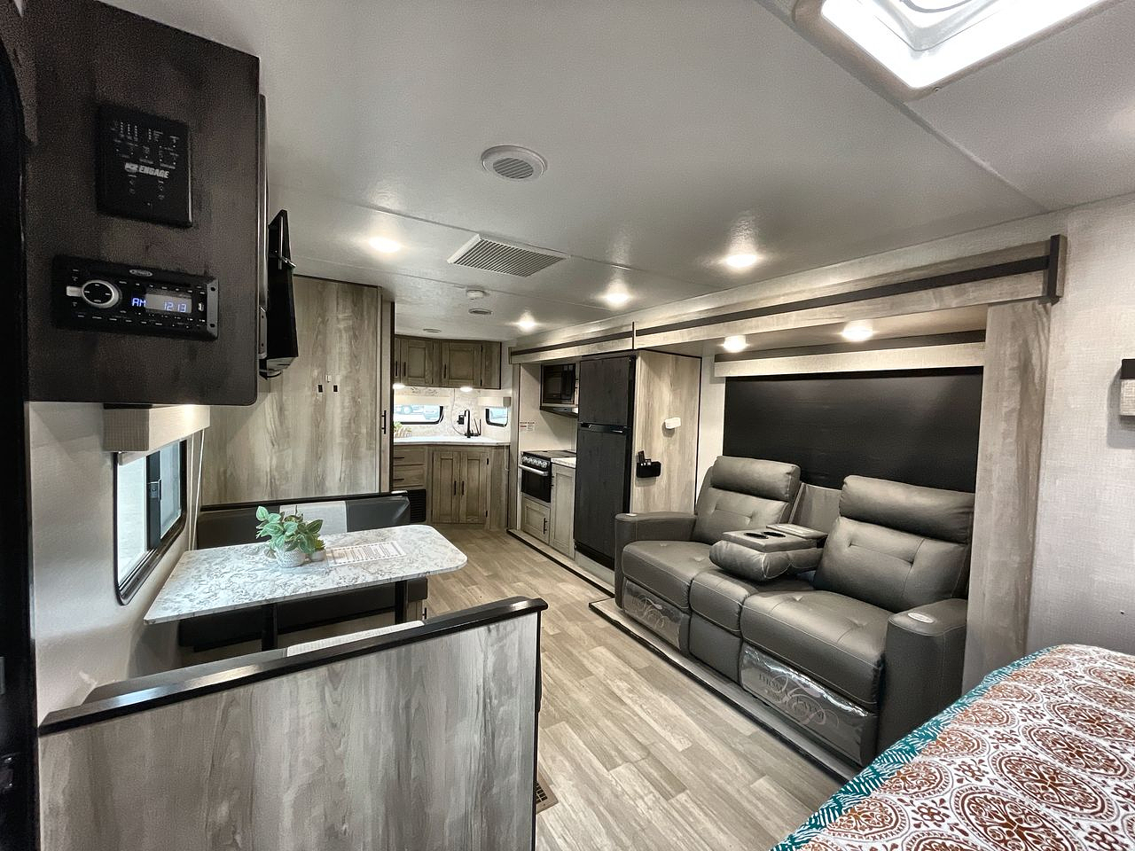 2023 KZ CONNECT SE C211MKSE