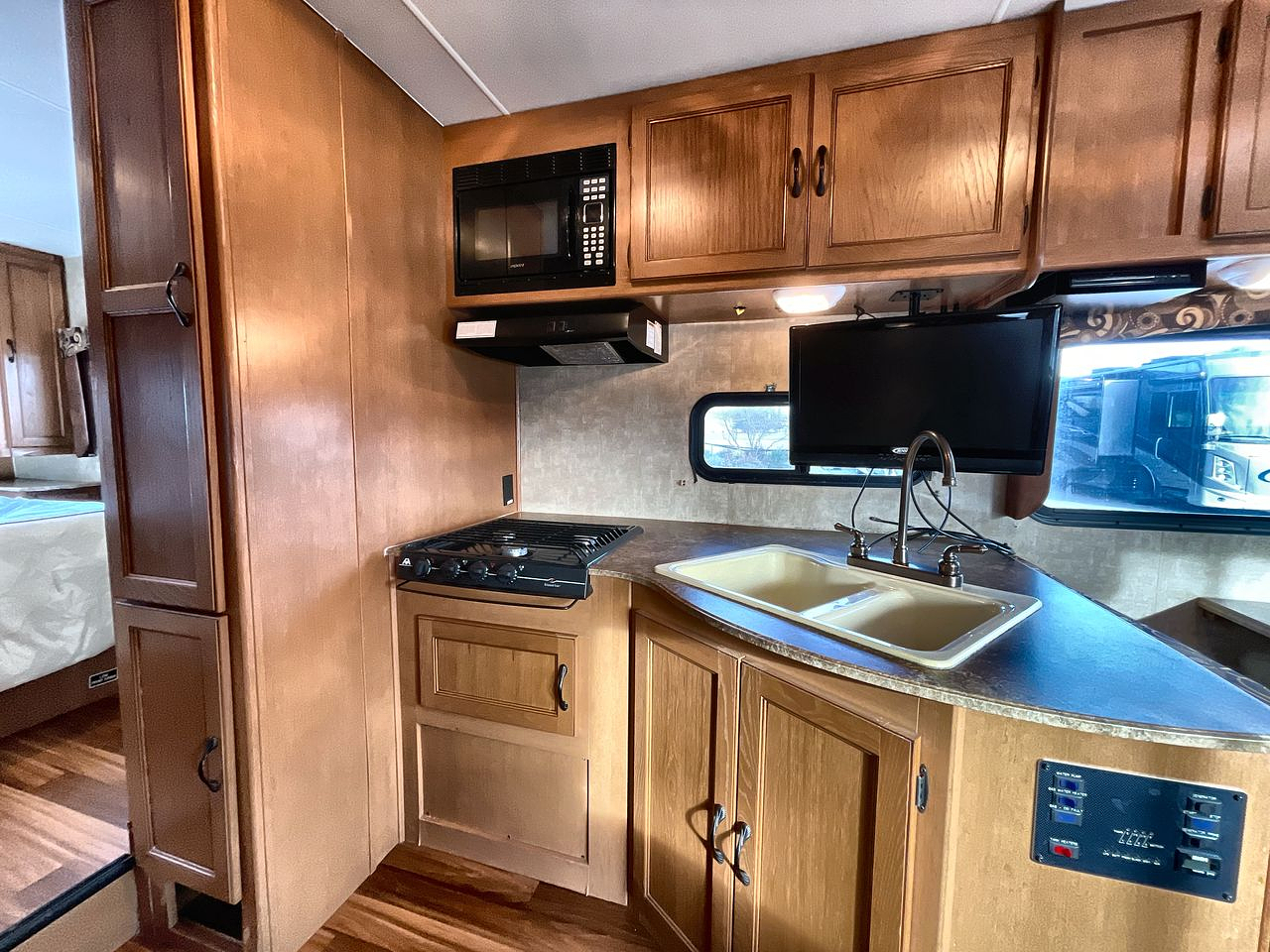 2013 FOREST RIVER FREELANDER 28AB