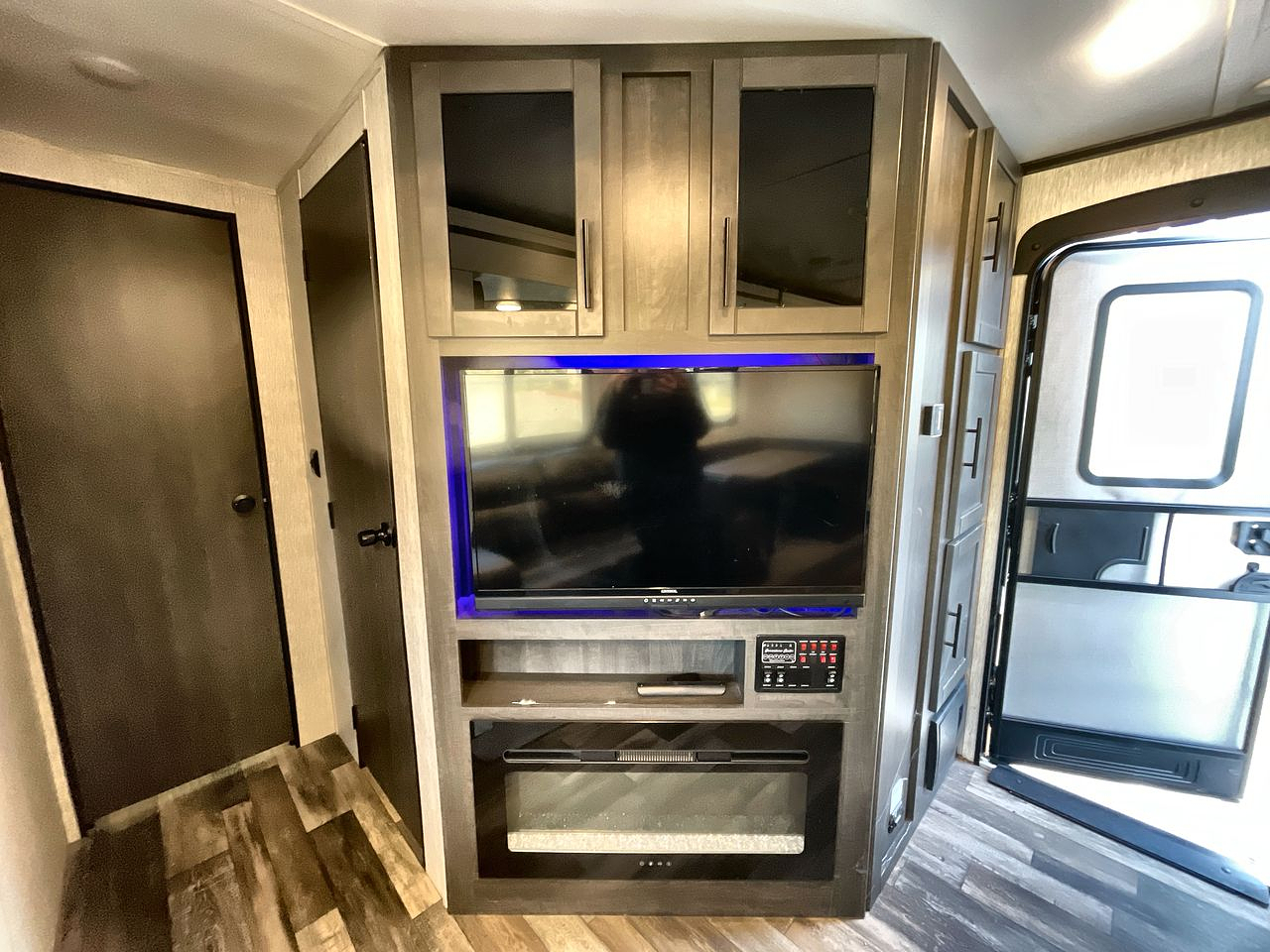 2022 KEYSTONE CRUISER AIRE 33BHB