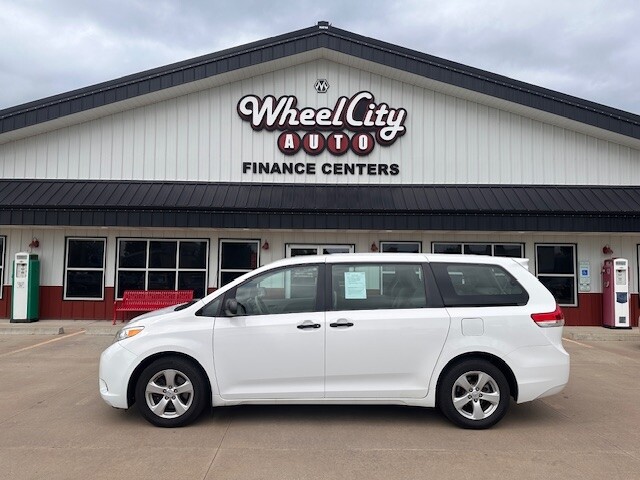 2014 Toyota Sienna L's photo