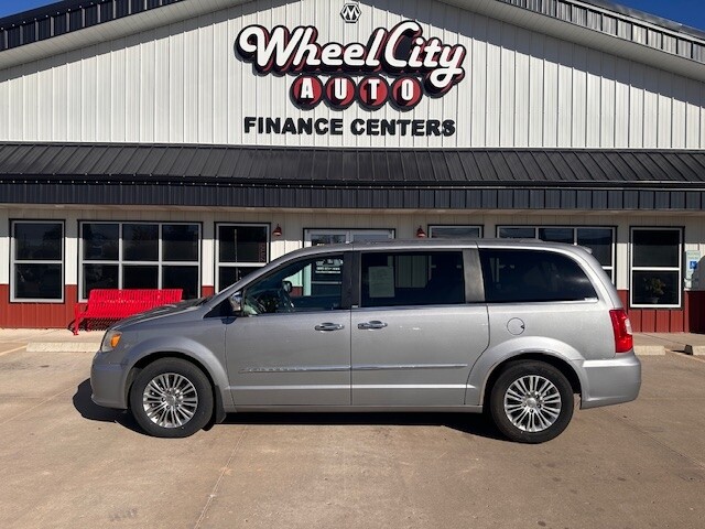 2013 Chrysler Town & Country Touring-L