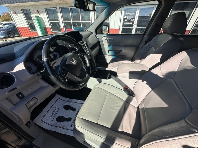 2012 Honda PILOT EXL Located at Wheel City Auto Sioux Falls light-box-slides