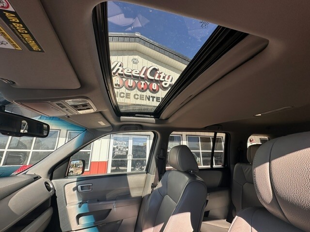 2012 Honda PILOT EXL Located at Wheel City Auto Sioux Falls light-box-slides