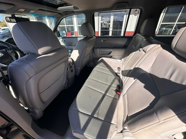 2012 Honda PILOT EXL Located at Wheel City Auto Sioux Falls light-box-slides