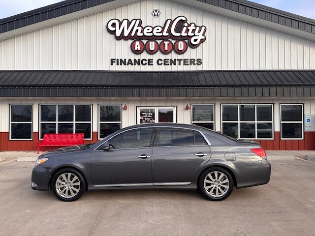 2011 Toyota Avalon Limited's photo