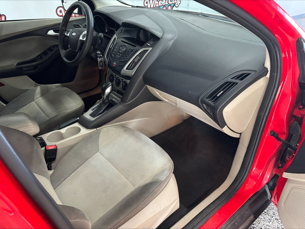 2013 Ford FOCUS SE Located at Wheel City Auto Lincoln slide-image