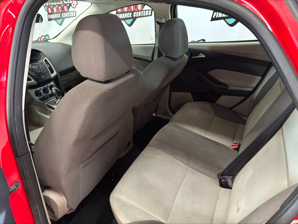 2013 Ford FOCUS SE Located at Wheel City Auto Lincoln slide-image