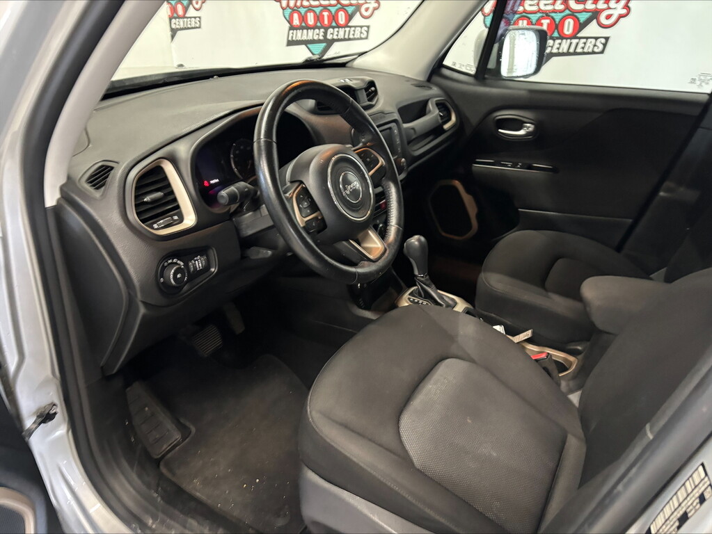 2015 Jeep RENEGADE LATITUDE Located at Wheel City Auto Lincoln light-box-slides