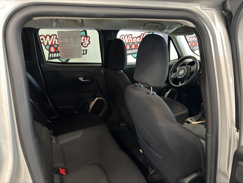 2015 Jeep RENEGADE LATITUDE Located at Wheel City Auto Lincoln light-box-slides