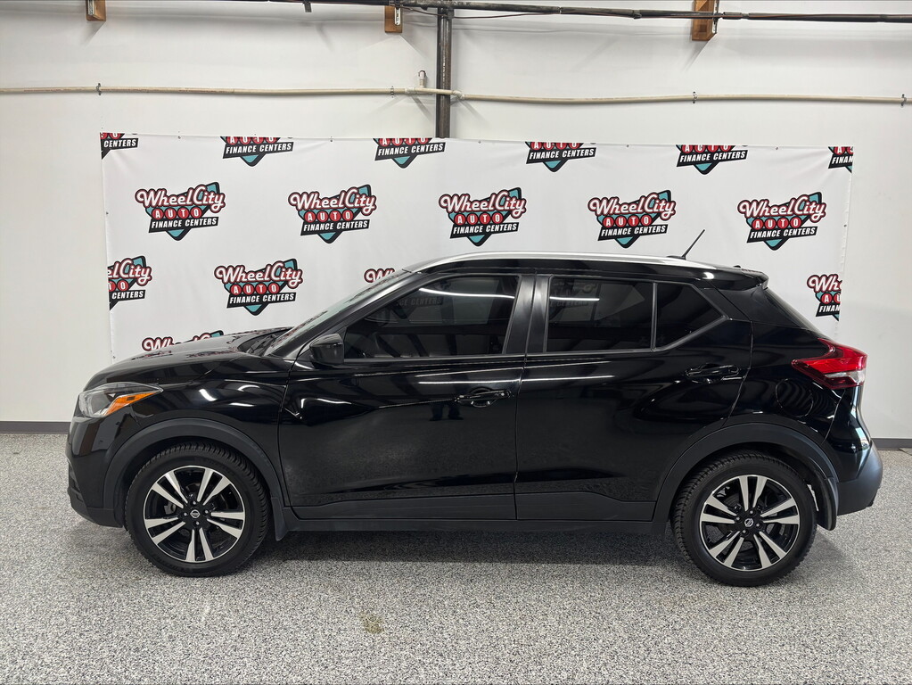 Thumbnail - 2019 Nissan KICKS SR S SV