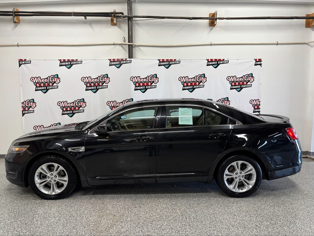 2015 Ford Taurus SEL's photo