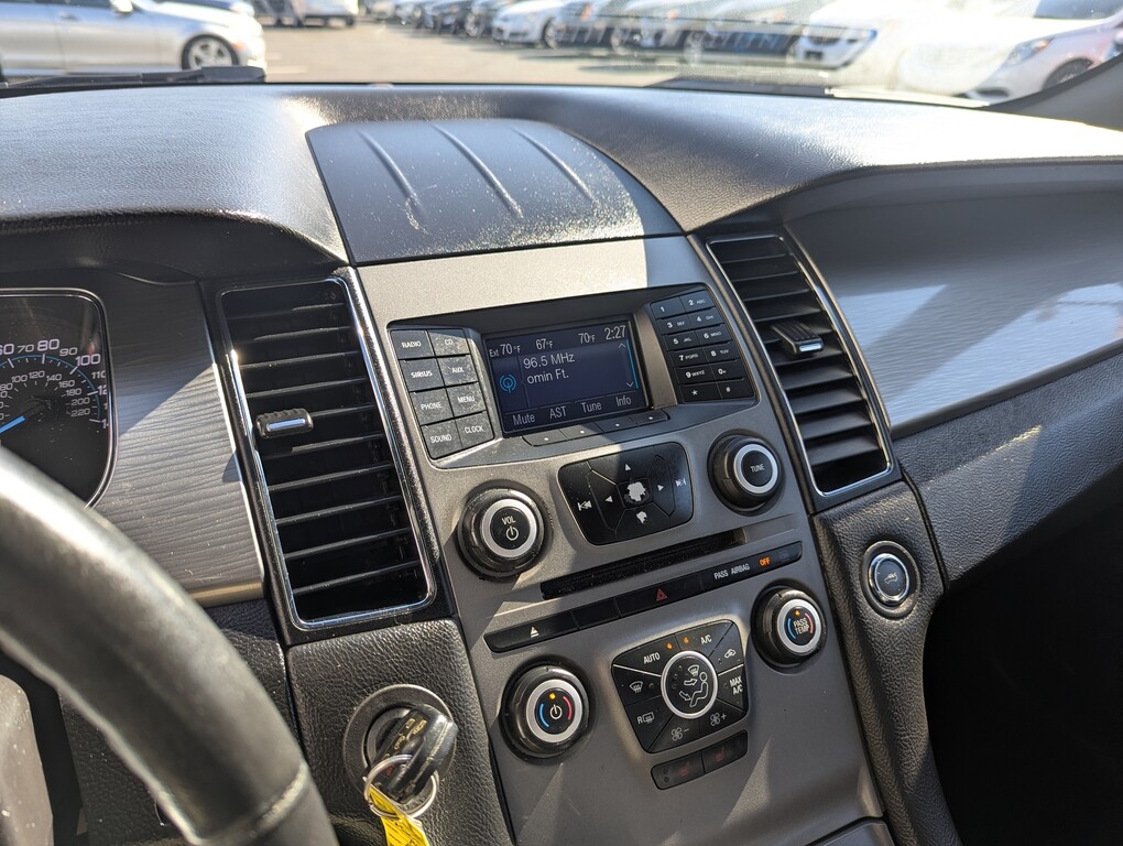 2014 Ford TAURUS SEL Located at Circus Auto Sales light-box-slides