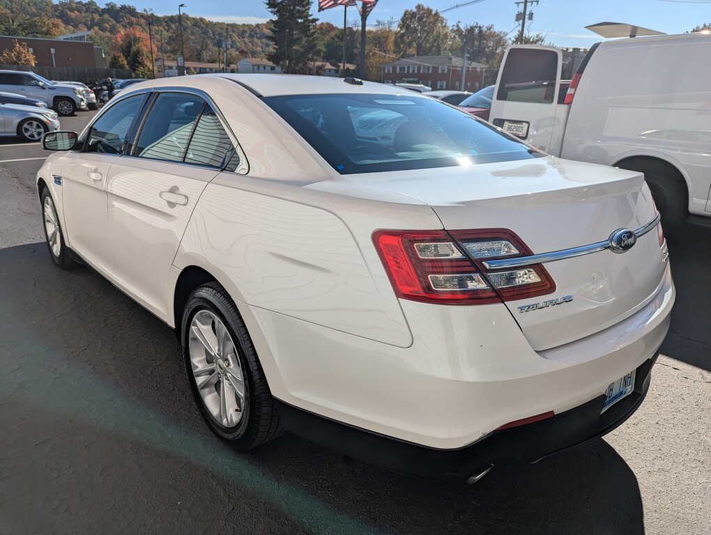 2014 Ford TAURUS SEL Located at Circus Auto Sales light-box-slides