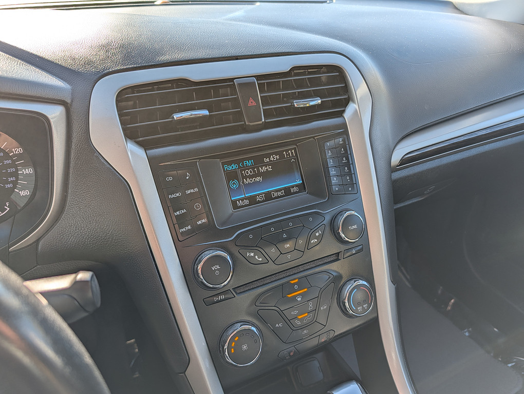 2013 Ford FUSION SE Located at Circus Auto Sales slide-image