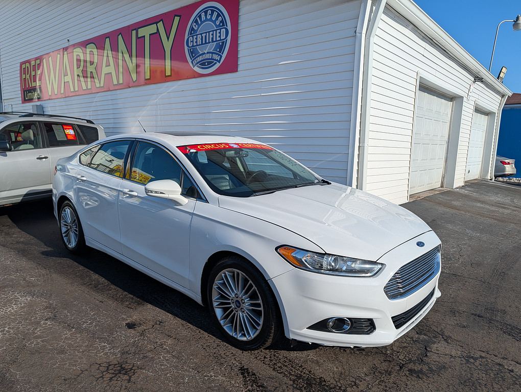 2013 Ford FUSION SE Located at Circus Auto Sales slide-image