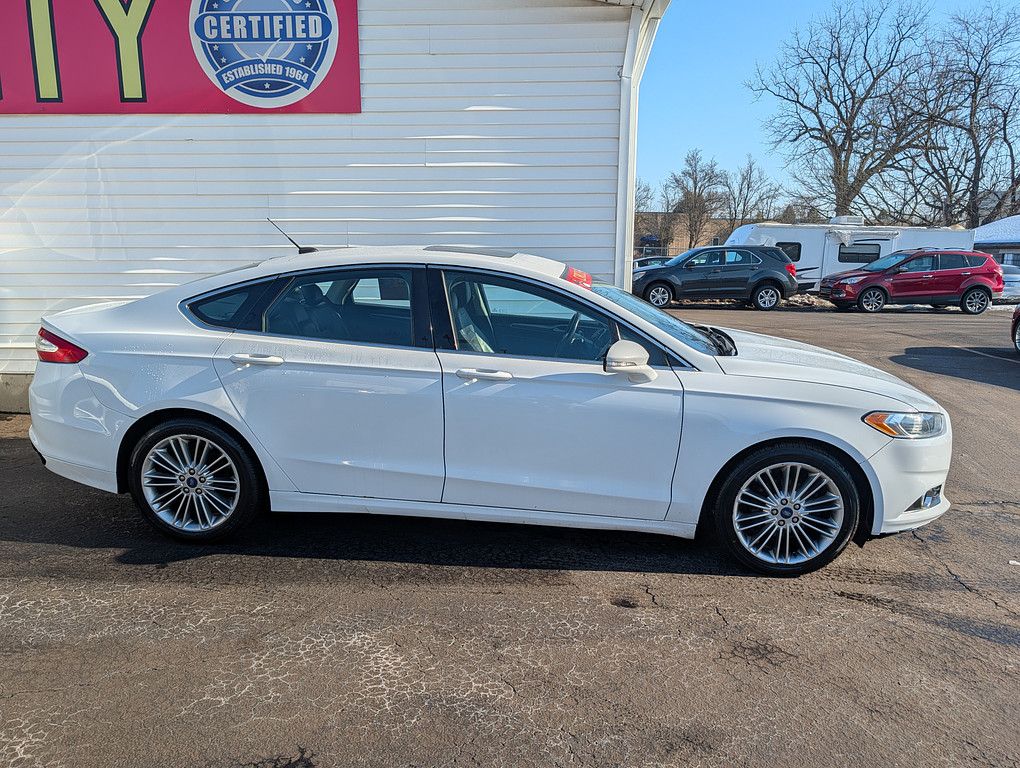 2013 Ford FUSION SE Located at Circus Auto Sales light-box-slides