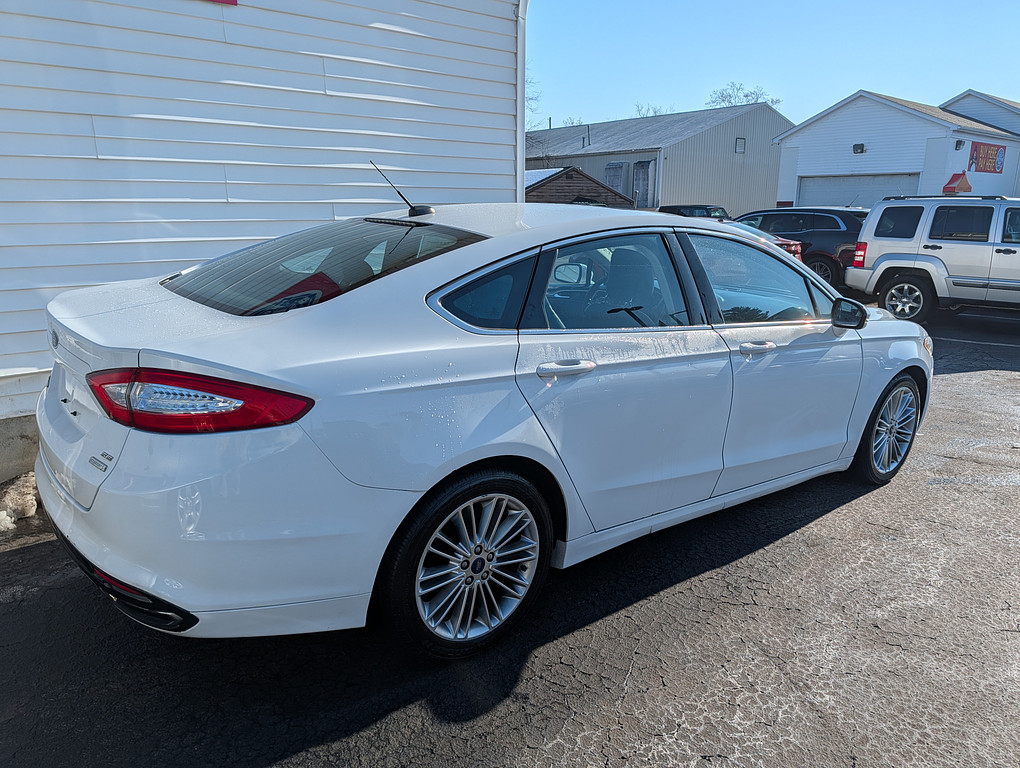 2013 Ford FUSION SE Located at Circus Auto Sales light-box-slides