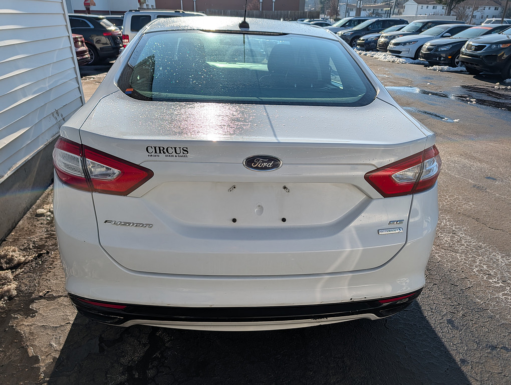2013 Ford FUSION SE Located at Circus Auto Sales light-box-slides