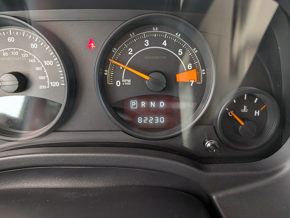 2015 Jeep PATRIOT SPORT Located at Circus Auto Sales slide-image