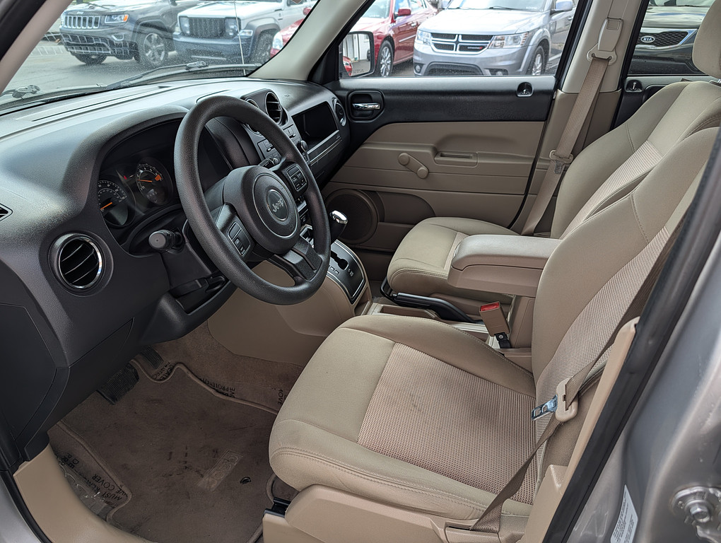 2015 Jeep PATRIOT SPORT Located at Circus Auto Sales light-box-slides