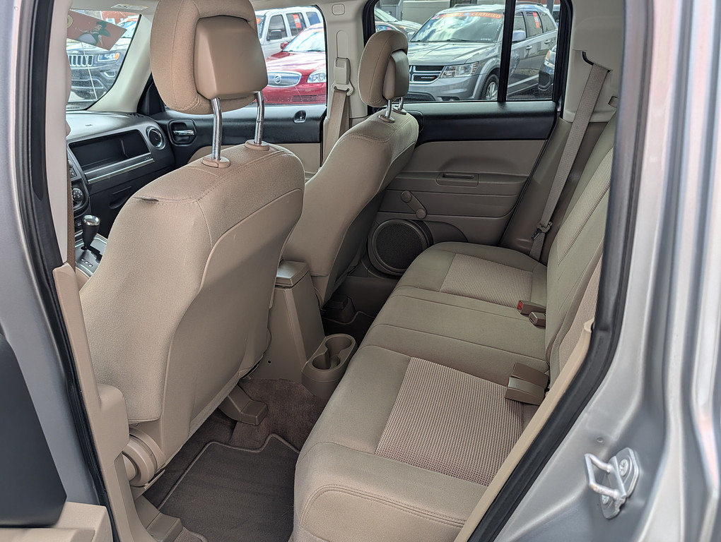 2015 Jeep PATRIOT SPORT Located at Circus Auto Sales light-box-slides