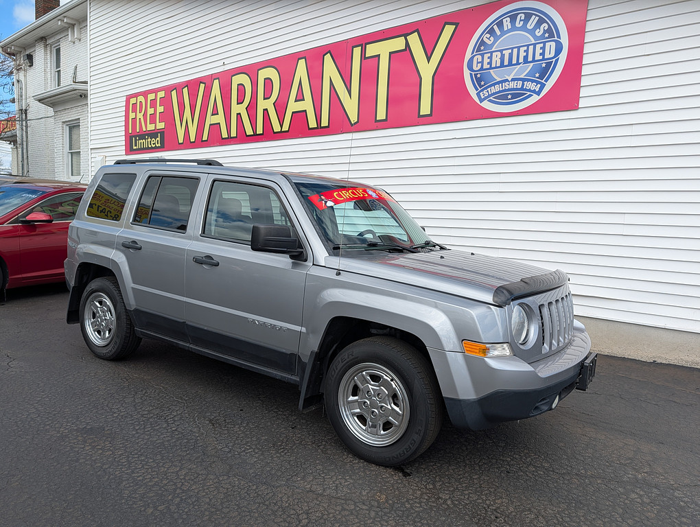 2015 Jeep PATRIOT SPORT Located at Circus Auto Sales light-box-slides