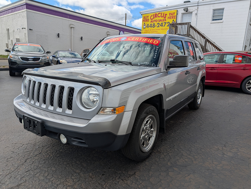 2015 Jeep PATRIOT SPORT Located at Circus Auto Sales light-box-slides