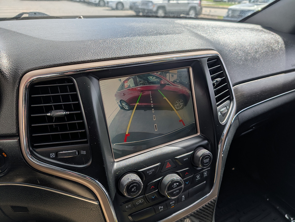 2015 Jeep GRAND CHEROKEE LIMIT Located at Circus Auto Sales slide-image