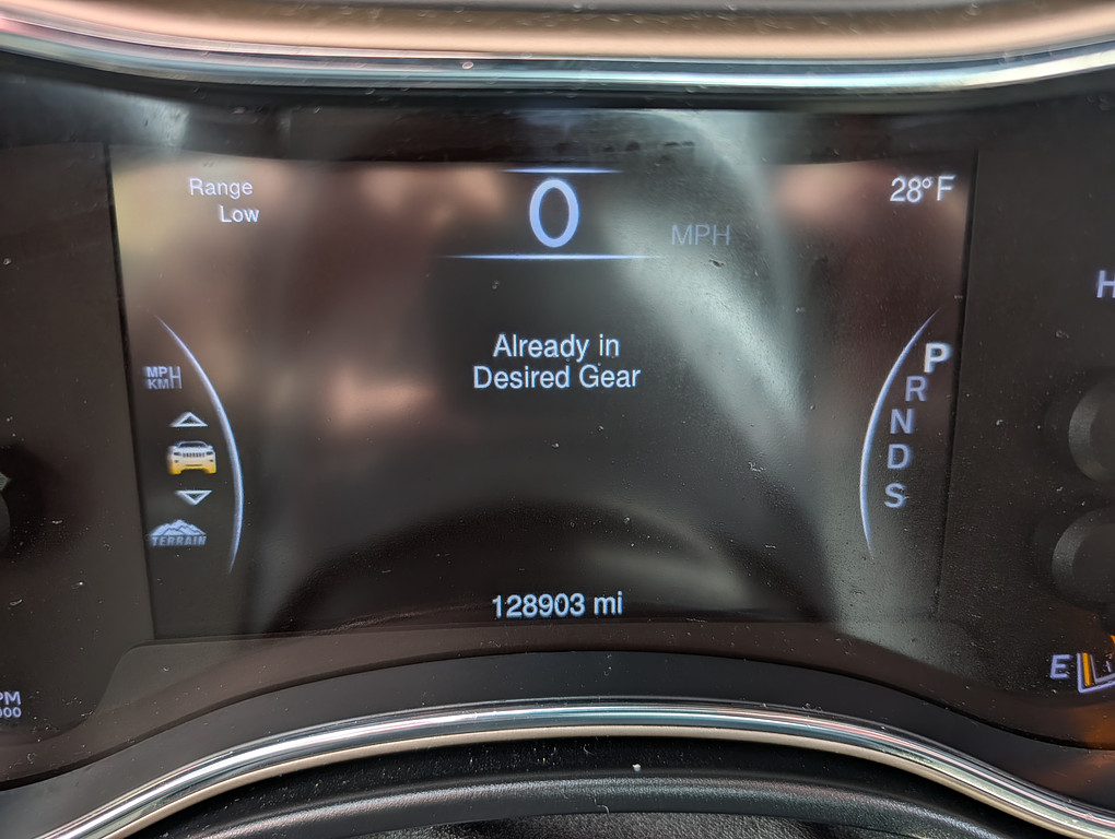 2015 Jeep GRAND CHEROKEE LIMIT Located at Circus Auto Sales light-box-slides