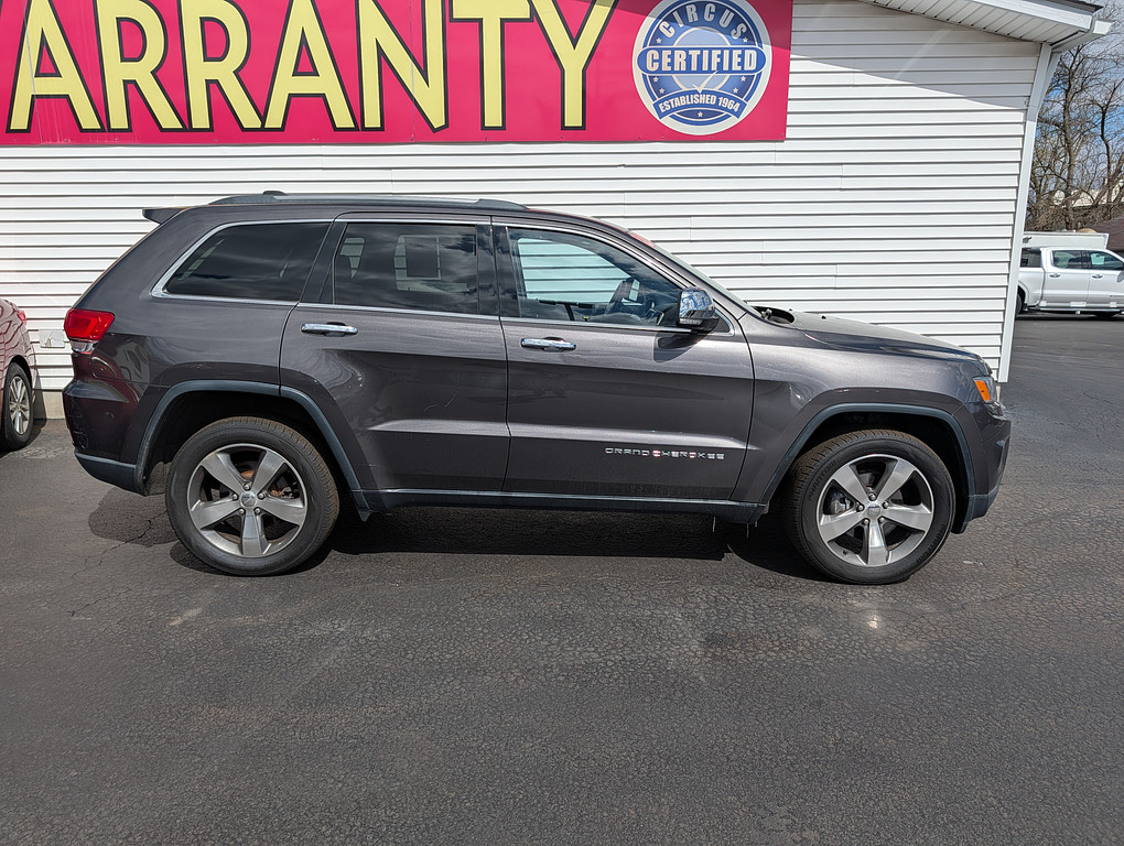 2015 Jeep GRAND CHEROKEE LIMIT Located at Circus Auto Sales light-box-slides