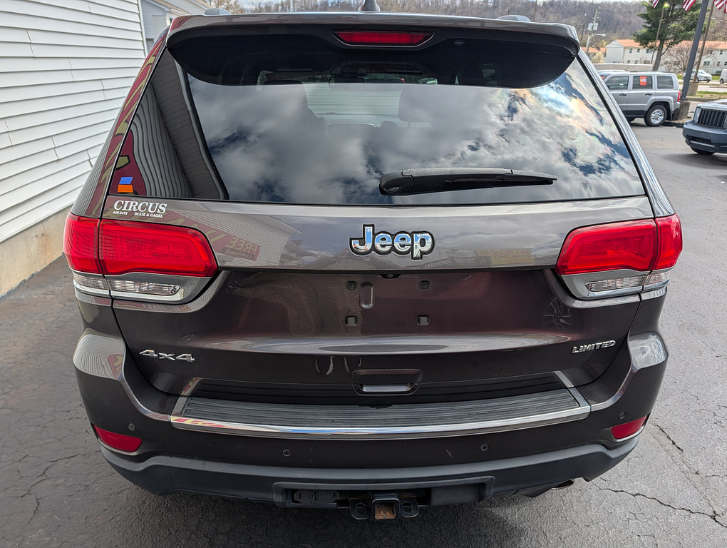 2015 Jeep GRAND CHEROKEE LIMIT Located at Circus Auto Sales light-box-slides